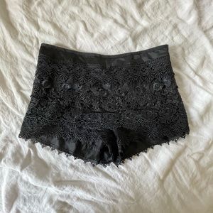 Sans Souci Black Layered Lace Short size XS